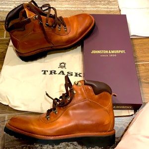 Johnston and Murphy size 8.5 brown boot.